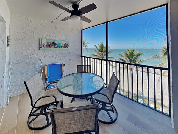 Welcome to Seaside Resort 303