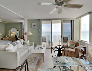 Estero Beach and Tennis 705C | Living Room