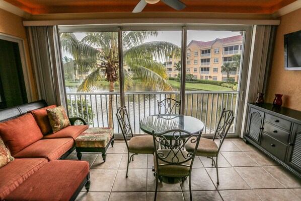 Welcome to Bella Lago 423!