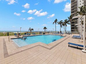 Gullwing Community Pool