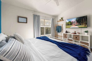High Quality King Mattress. Bedrooms featuring en-suite Baths and access to free streaming apps like Netflix, Disney+, and Amazon Prime Video