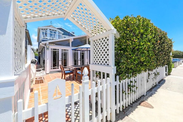 The adorable entry to this 6 bedroom home, just two houses from the sand!