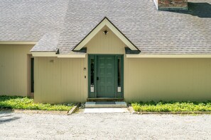 Front door is equipped with smart lock for easy self-checkin