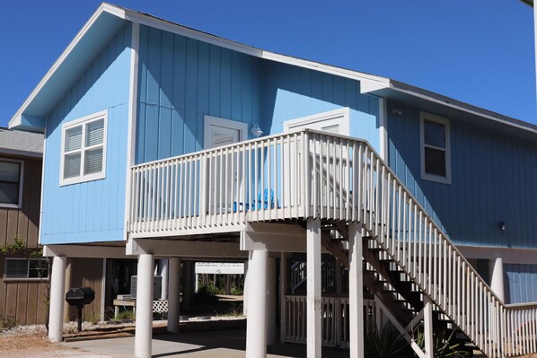 Back Deck 3-5 Min. walk to the Gulf Beach.