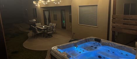 Large 8 person Hot tub