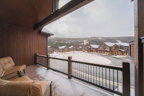 Wake up to mountain views! #winter