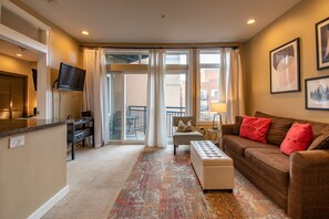 Living Room with a Balcony Overlooking the Courtyard Garden 