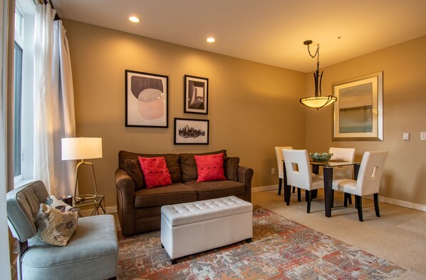 Living Room with a Balcony Overlooking the Courtyard Garden 