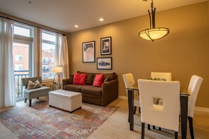 Living Room with a Balcony Overlooking the Courtyard Garden 