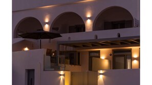 HH | PAROS night view