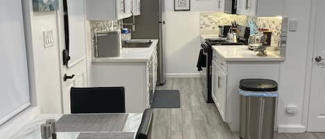 Luxurious, new, remodel, stainless appliances, table can be used as a desk 2work