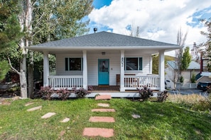 Charming, updated Old Town Cottage with all the amenities