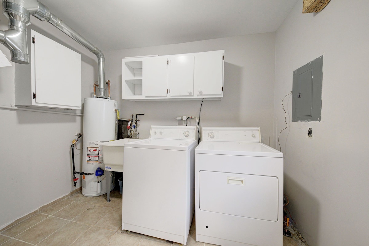 Cozy 3 bed 1 bath entire house- up to 6 people