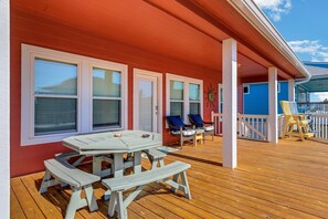 Flooring, Hardwood, Porch, Floor, Building