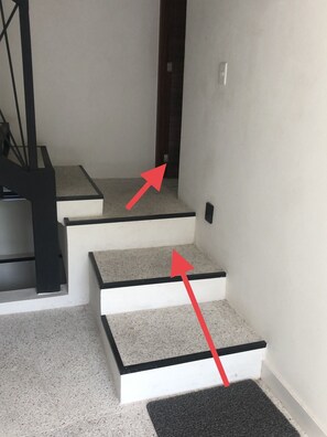 3 steps to the apartment 