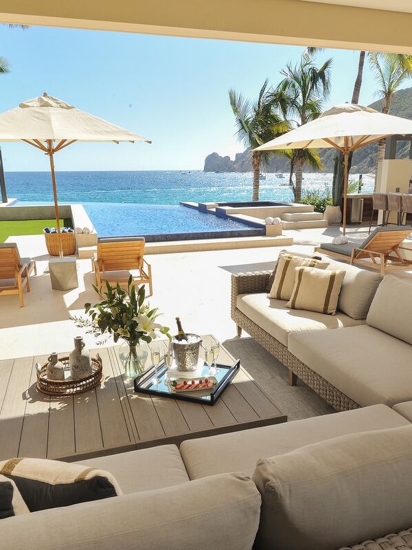 Outdoor lounge