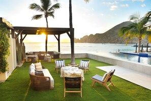 Pool lounge