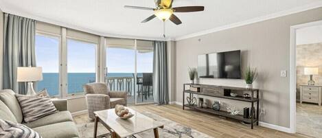 55” Smart TV and private Balcony