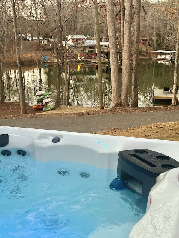 Vie from the hot tub overlooking the dock and kayaks.