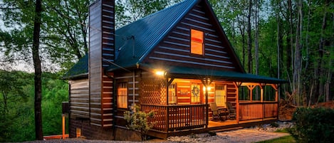 Huckle-beary Hideaway is located in a quiet, peaceful mountain resort. 