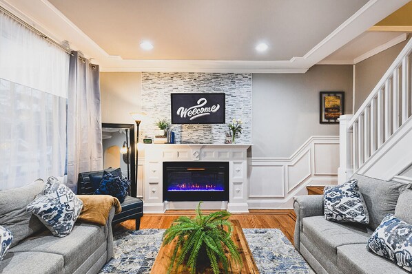 Built in electric fireplace in mantle with modern floor lamp for an entire vibe