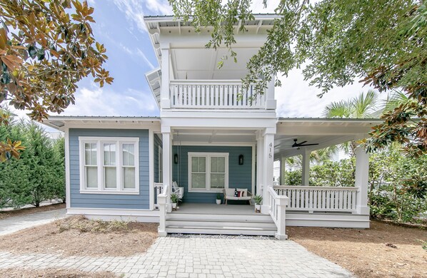 Beautiful 30A Beach Cottage!! Sleeps 12- Golf cart included- Private Beach