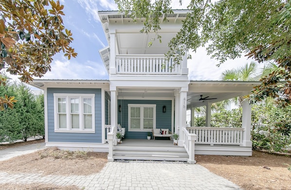 Beautiful 30A Beach Cottage!! Sleeps 12- Golf cart included- Private Beach