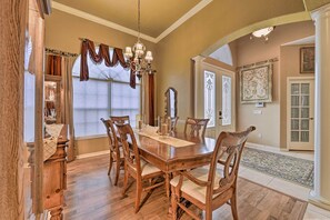 Dining Room | Dishware Provided