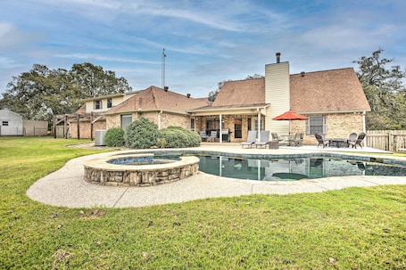 Gainesville Vacation Rental | 4BR | 3BA | Step-Free Access to Main Floor