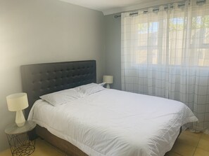 Cozy neat bedroom 