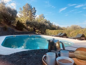 Breakfast by the pool
