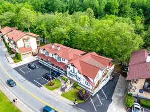 Aerial view of Alpine River Suites