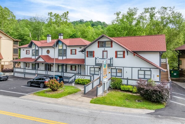 Alpine River Suites