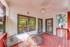 Porch with dining area