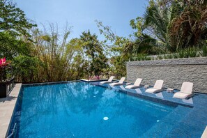 Infinity communal pool