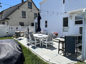 Dining for 8, outdoor seating and string lights. New outdoor shower in 2021.