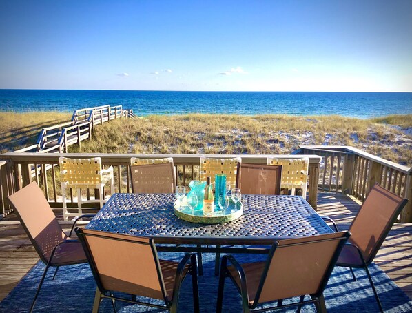 Gulf front dining - Beautiful Gulf front deck for dining, sunning, relaxing