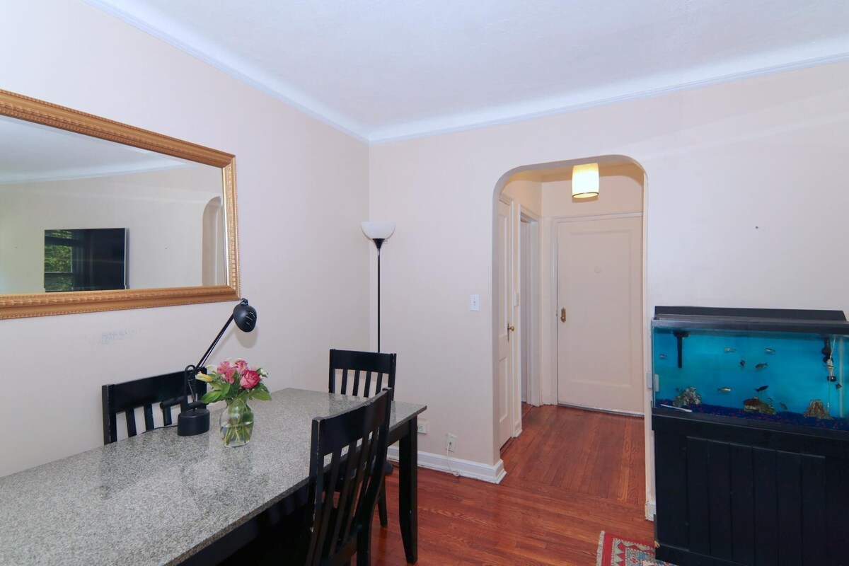 Lovely Cozy apt near downtown, restaurants and shopping