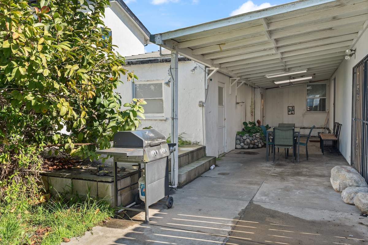 Spacious 3BR 3BA Los Angeles Home w Parking/BBQ!