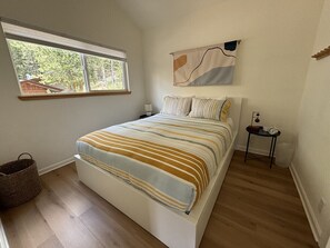 Master Bedroom with Queen Bed