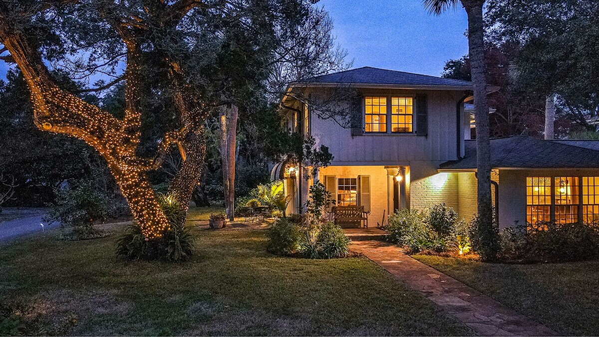 New to VRBO, large family home with private pool and steps to the beach!