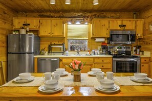 Stainless steel appliances, full kitchen
Disclaimer: Furniture/decor may vary 🙂
