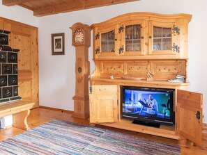 Ferienhaus 1 - 6 Personen, 130 qm, 2 sep. Schlafzimmer, 2 Bäder, WLAN-Wohnzimmerschrank mit TV