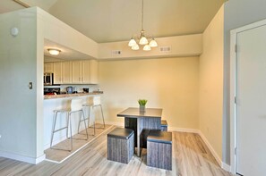 Dining Area | 780 Sq Ft