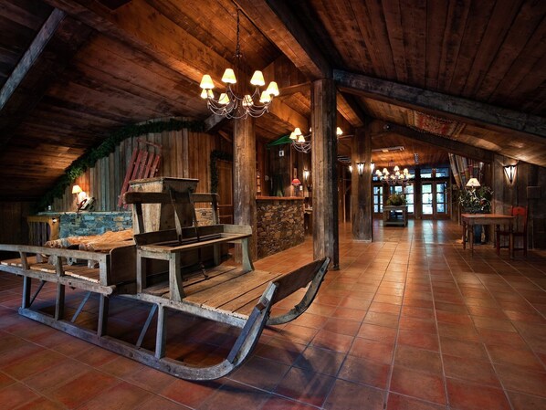 Entrance / Reception