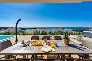 Neu! Seaview Villa Dolac mit beheiztem Pool, Whirlpool, finnischer Sauna