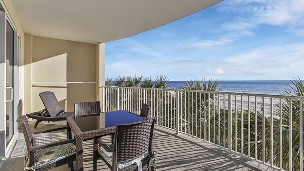 Extra large balcony on the 3rd floor. Perfect location!