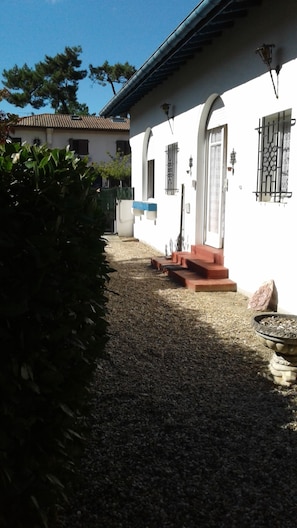 Entrée salle à manger depuis le jardin