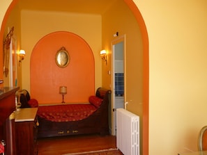 Alcôve salle à manger avec véritable lit empire decoratif