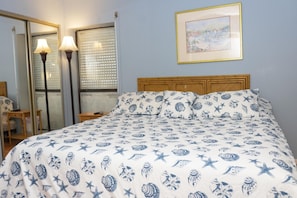 Bed, Furniture, Bedroom, Indoors, Room